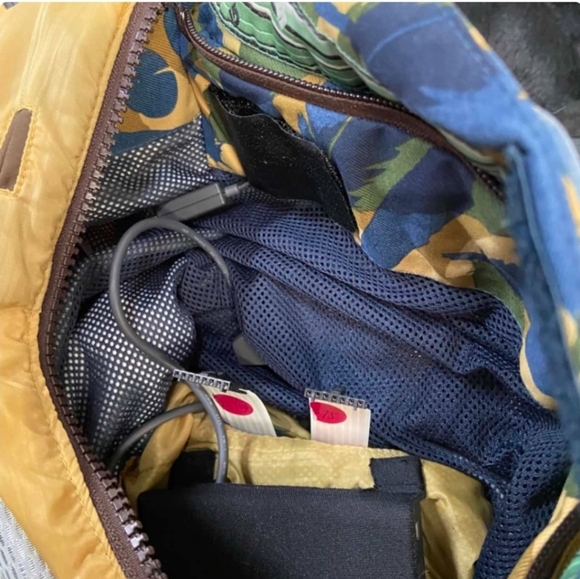 *BURTON* Women's Snow Jacket with Blue Tooth Speakers 🔊 ❄️ - Picture 13 of 17